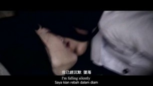 Dark Japanese MV about Lesbian Schoolgirls