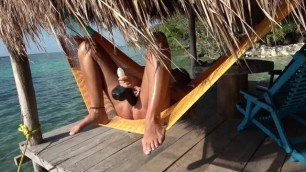 HOT AMATEUR MASTURBATES AND SQUIRTS IN HAMMOCK OUT DOORS