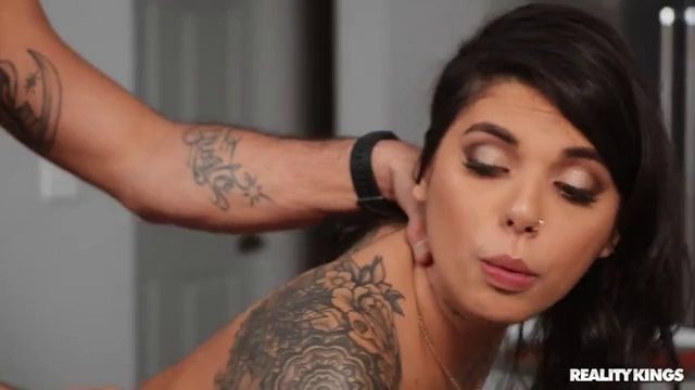 Sneakysex Gina Valentina Its In The Bag Fucking Sexy Slut Black Lesbian Porn